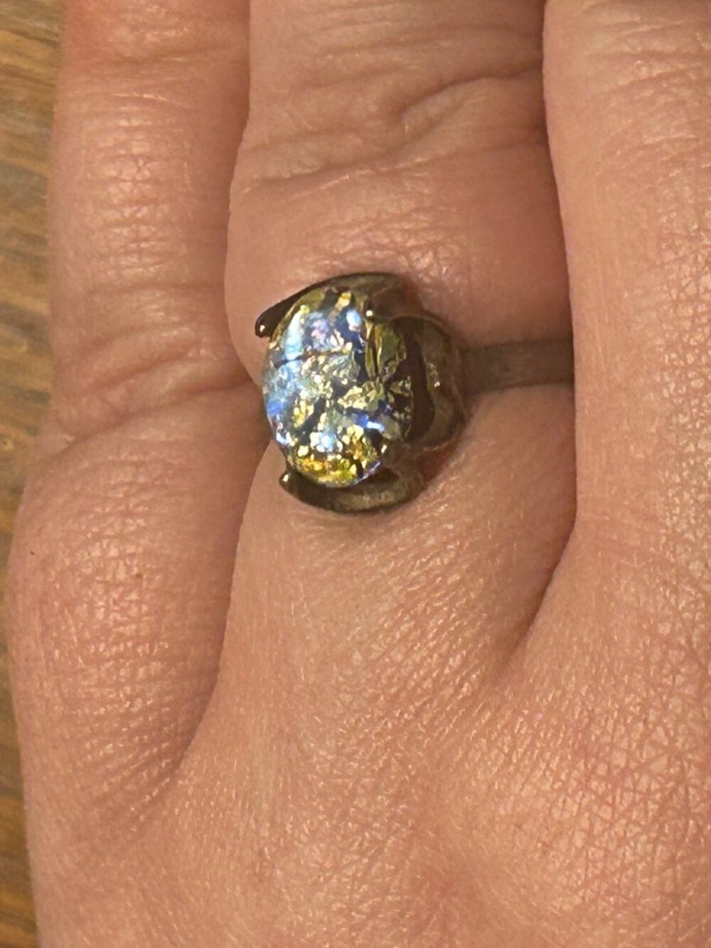 Vintage Sterling Silver and Decorative Crackle Glass Design - Size 7